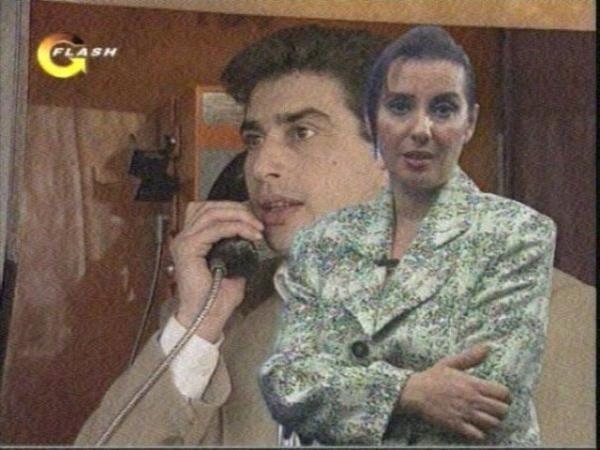 <p><b>Perihan Sava</b></p>  Hatta hkim ailesine, "13 yandaki kz evlendirmeye utanmyor musunuz?" dedi ama nikh kyld. Fakat ei "Tiyatrodan ayrl" deyince boand. 10 yl tiyatroyla ilgilendi. 1972 ylnda "Korkusuz Beler" filmiyle barole ykseldi.