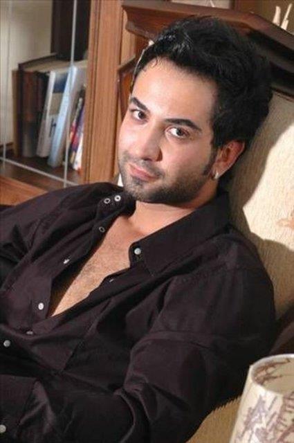 <p><b>Tan Ta</b></p>  Trkan oray'la Mrvetsiz Mrvet sinema filminde rol ald.rencilii zamannda gece klplerinde ve eitli organizasyonlarda sahne ald. 2005 yaznda kendi bestelerinden oluan 'Rica Ederim' isimli albm piyasaya kt...