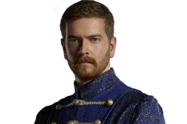 Sultan Selim hemen iki gn sonra orduyu ve babasnn cenazesini karlamak zere stanbul'dan ayrld.