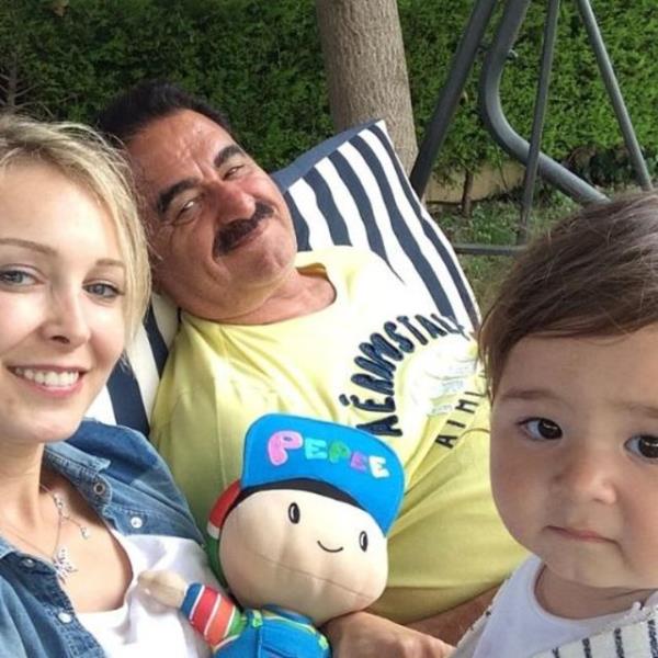 AYEGL YILDIZ  Elif Ada sayesinde artk biz de Pepee'yle btnletik. Nerdeyse btn resimlerimizde o da var