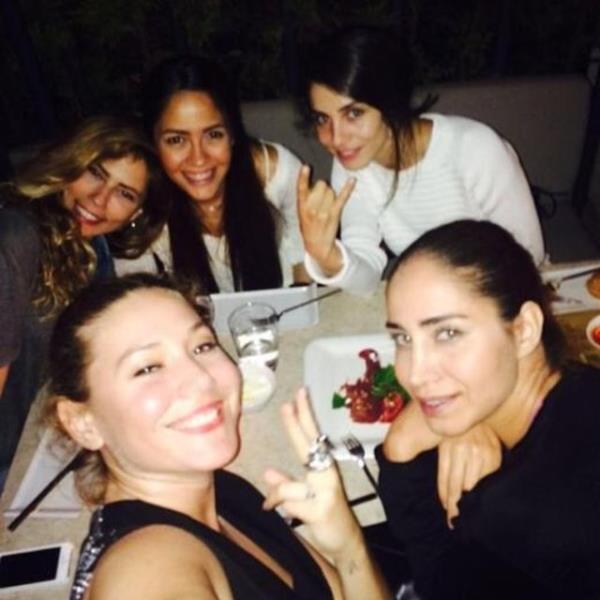 NUR FETTAHOLU  Kzlar