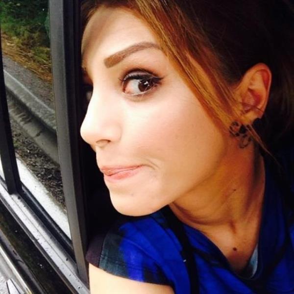 DUYGU ETNKAYA  Yamurlu havada stl kahve candr