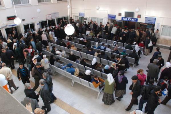 Salk Bakanl, kamu hastanelerinde hastalara uygulanacak tedavilere ilikin yeni tarifeleri belirledi.