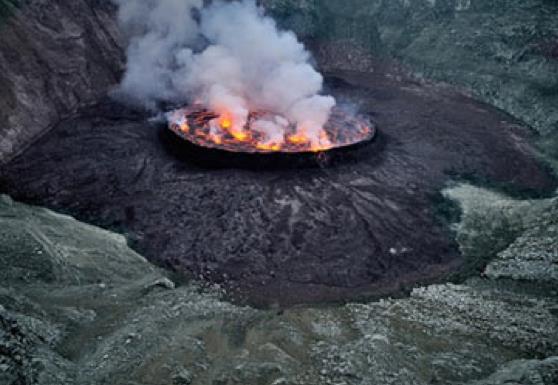 <p><b>Bunlar kimlerdir? Dedim; Malik yle anlatt:</b></p>    <p>Bunlar yalan yere ahidlik edenlerdir. Kouculuk yapp sz gezdirenlerdir.</p>    Bundan sonra, bir alay kadnlar grdm; bunlarn kimisini gsnden asmlar; kimisini de ayaklarndan ba aa asmlard. Bunlar feryad ve sayha atp duruyorlard.