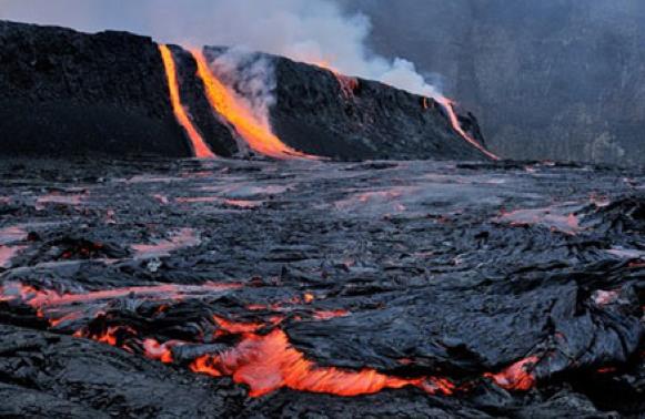 <p><b>Bunlar kimlerdir? Diye sordum; Malik yle anlatt:</b></p>   Bunlar, zina eden erkek ve kadnlard.   <p><b>Peki, bu kt koku nedir? Dedim; bunu da yle anlatt:</b></p>   Onlarn ferlerinden kan eyin kokulardr.