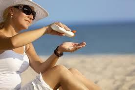 Eer uzun bir yrye kacaksanz ya da en azndan 10 dakikadan daha uzun bir sre darda kalacaksanz; gne kreminizi srmeyi unutmayn.