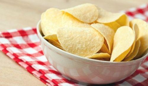 <p><b>12. Olestra </b></p>  Olestra ya da Olean, patates cipsi ve patates kzartmas gibi attrmalklarda kullanlan sentetik kalori ve kolesterol kayna bir yadr. Procter & Gamble tarafndan yaratlp sunulan bu rn, ngiltere ve Kanada'da kramp, ishal, barsakla ilgili problemlere yol ap vcuttaki vitamin ve minareleri att iin yasakland.