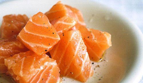 <p><b>3. Fugu bal </b></p>  Fugu, Kirpi Bal'nn Japoncadaki karldr ve Fugu dnyann en zehirli omurgasz hayvandr. Eti, Japonya ve Kore'de lezzetli olarak kabul grr ancak doru piirilmezse lmcl olabilir. En yetenekli alar bile doru piirmenin srlarn renebilmek iin 3 yllarn harcar. Fugu, tetrodotoxin denilen tehlikeli miktarda nrotoksin ierir. Doru hazrlanmadnda toksin baln etine nfuz eder ve kaslar fel ederek boulmaya yol aar. Panzehiri yoktur. lmeniz iin birka miligram yeterlidir. Avrupa'da yasakldr.