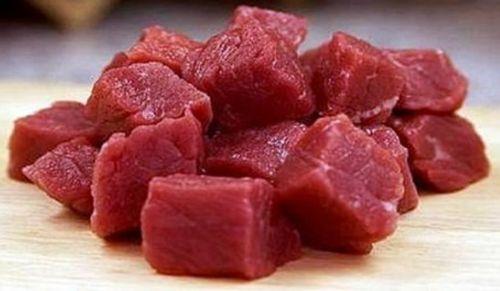 <p><b>7. Ractopamine katkl et </b></p>  Ractopamine, hayvanlardaki kas kitlesini artrmak iin kullanlan sentetik bir katk maddesidir. Ayn madde astm tedavisinde de kullanlr. Ractopamine maddesi obeziteye, kalp problemlerine, insomniya, ba ars ve spazmlara neden olabilir. Avrupa, Rusya, in dahil 160 lkede yasakl olmasna armamak gerek. Ancak Amerika'da hala domuzlarn %45'inde, srlarn %30'unda ve hatta hindilerde bile kullanlmaktadr. Spermarketten aldmz etlerin yaklak %20'sinde ractopamine maddesi bulunmaktadr.