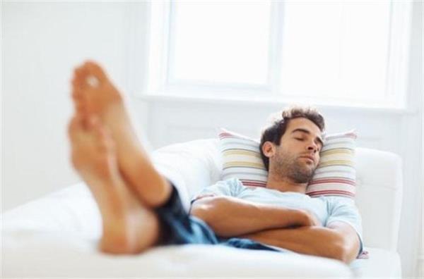 <p><b>Ne yapmak gerekiyor? </b></p>  Uyku srasnda yznze gelecek basn ne kadar az olursa o kadar iyi olacaktr. Ancak boyun ve omurga sal asndan ok yumuak yastklarn zararl olaca unutulmamal.