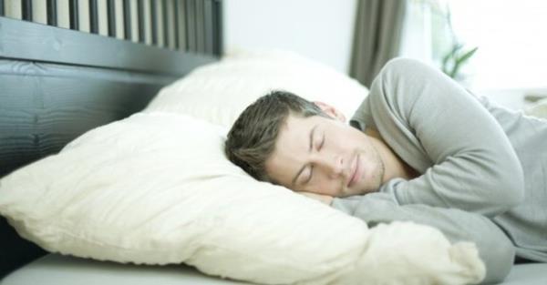 Size en yakn spermarkette bile bulabileceiniz parack peeling kremlerini haftada bir kez banyo sonras yznze uygulayarak hafife masaj yapmanz, cildinizi, zerindeki bu l deri yknden kurtaracak, daha rahat nefes almasn salayacaktr.