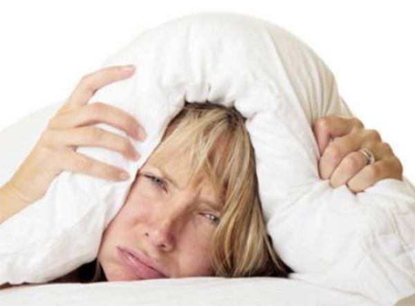 <p><b>Yz yalanmasn hzlandran etkenler nelerdir? </b></p>  Deneyimlerimiz zellikle sert yastkta yatmann, uyku srasnda youn olarak yan yatma pozisyonunun kullanlmasnn yalanmay hzlandrc etkileri olduunu gsteriyor.