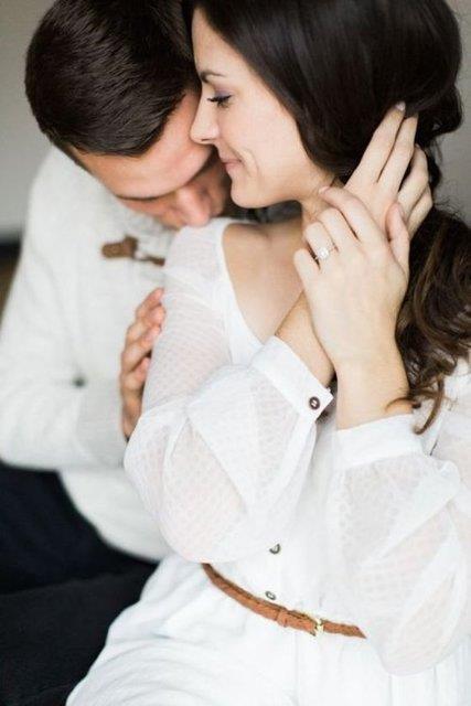 2. Bir kadna kendisiyle ilgili en azndan  soru sorun. Ve cevaplarn dinleyin. Veya dinliyormu gibi davrann. Sizden ve annenizden baka kimse kendinizle ilgili tek kiilik oyununuzu duymaya merakl deil.