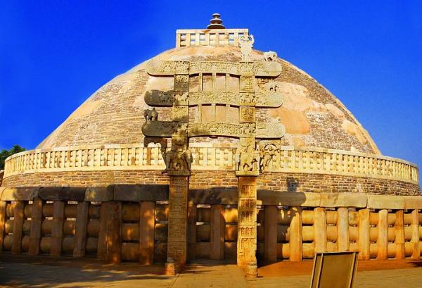 <p><b>23. Sanchi</b></p>  Bu ehrin inas bin yldan uzun srmtr, 3. yzylda balam ve 13. yzylda tamamlanmtr.   Hindistan'da Budizmin de gemesiyle birlikte ehir de nemini yitirmitir. 1818 ylnda bir ngiliz subay tarafndan kefedilmitir.