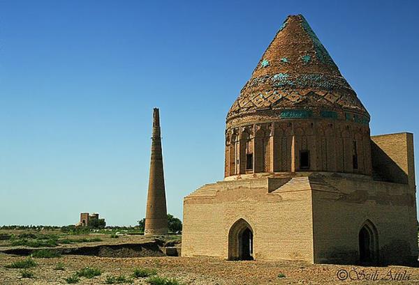 <p><b>11. Urgench</b></p>  zbekistan'daki Amu-Darya nehrinin kenarna kurulmutur. 12 ve 13'nc yzyllarda ok g kazanm hatta Harezmi imparatorluuna bakentlik yapmtr. 1221 ylndaki Mool istilasnda kadnlar ve ocuklar kle yaplrken nfusun geri kalan katledilmitir.