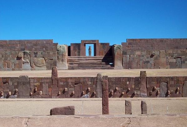 <p><b>13. Tiwanaku</b></p>  Bolivya'da Pre-nka (nka-ncesi) kltrne ait nemli harabelerin bulunduu kk bir ehirdir. Tiwanaku'nun nfusu gnmzde 800 kiidir, ehir deniz seviyesinden 4.000 m yksekte, Altiplano'nun verimsiz dzlnde bulunur. Tarihi Tiwanaku ehri, M 1500'den MS 1200'e kadar Titikaka Gl evresinde Kolomb-ncesi bir kltrn dini ve ynetimsel merkeziydi.