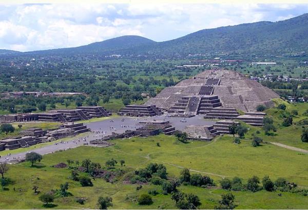 <p><b>17. Teotihuacan</b></p>  M 2. yzylda ina edilen ehir Meksika vadisinde yer alr. 6. yzyldan itibaren nfusu byk bir hzla azalmtr. Gnmzde Aztekler tarafndan ina edilen piramitleri hac olmak isteyenlerin ziyaret merkezidir.