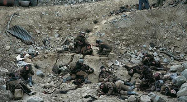 4. Dead Troops Talk ? Jeff Wall (1992) 3,7 milyon dolar