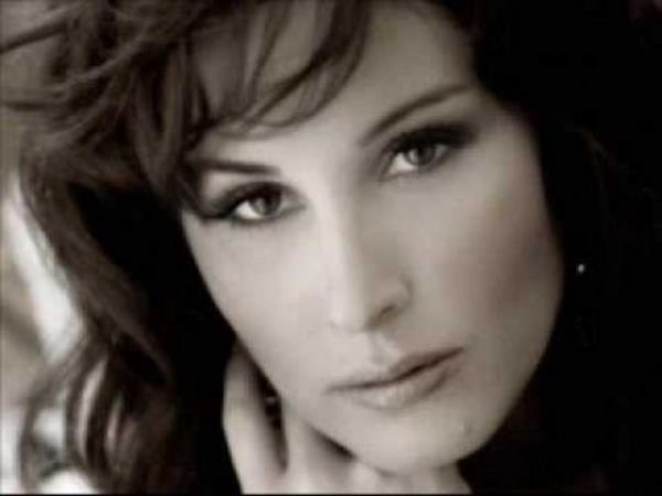 stanbul Teknik niversitesi Trk Musikisi Devlet Konservatuar'ndan mezun oldu