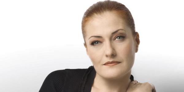 stanbul niversitesi Arkeoloji blmn bitirdi. Ardndan yksek lisans yapmak zere Viyana niversitesi'ne gitti, ancak bir yl sonra geri dnd