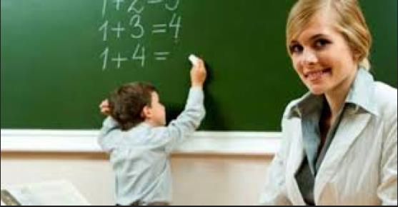 Temmuz'da bir zam da retmenlere yaplacak. Toplu szlemede alnan karar gereince, retmenlerin eitim-retim tazminatlar nmzdeki ay 75 lira artrlacak. retmenler, bu yln Ocak aynda tm memurlara yaplan zamm almt.