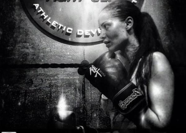 Sinem Kobal, Burcu Esmersoy, Fahriye Evcen, Ezgi Mola, Ferhan ensoy nl gzeller de var.