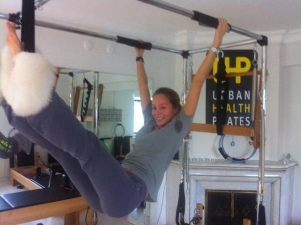 <b>te cevab:</b> "Bizim insanmz yenilik sever, farkllk sever, ayrcalkl davranlmay ve zel hissetmeyi sever ve tabii ki gzel bir vcut ister. Bunlarn hepsi pilateste var."  <br>"yle ki bir kere reformer pilates pahal bir spordur, nk bire birdir, derslerde kendini daha zel hissediyorsun, hoca senin her noktanla ayr ayr ilgileniyor."</br>