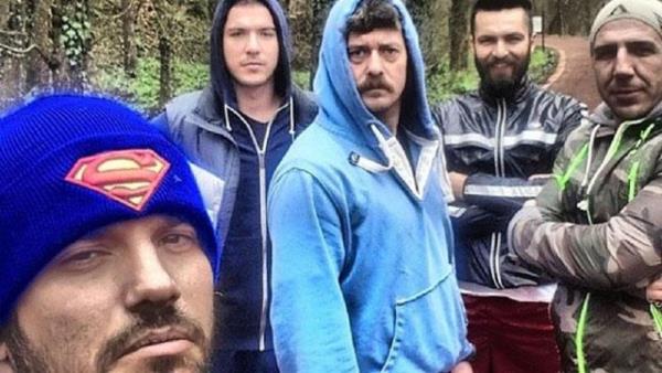 Bu ie merak saranlar sadece erkekler deil. Bujin Fight Club' mesken tutan isimler arasnda Can Bonomo, Rza Kocaolu, Mete Horozolu ve lker Kzmaz'n yan sra,