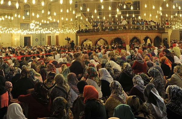 'Ameller, bu ayda lemlerin Rabb' yce Allah'a arz edilir. Ben de amellerimin orulu iken Allah'a arzedilmesini isterim'