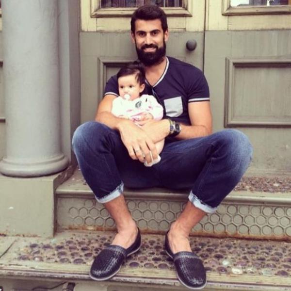 VOLKAN DEMREL  <br>Annemizi beklerken</br>