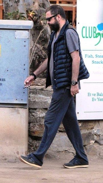 Bir kadn mutlu etmek istiyorsan dost gibi dertle, baba gibi koru, adam gibi sev.