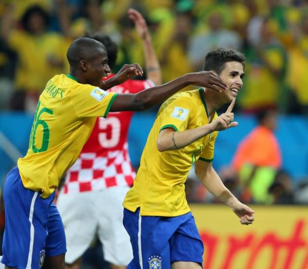 Brezilya'da dzenlenen 2014 Dnya Kupas Brezilya- Hrvatistan mayla balad. Yaync kurulu TRT bu man anlatmn Yaln etin'e verirken yorumculuu ise bir dnem Fenerbahe formas giymi Ceyhun Eri yapt.