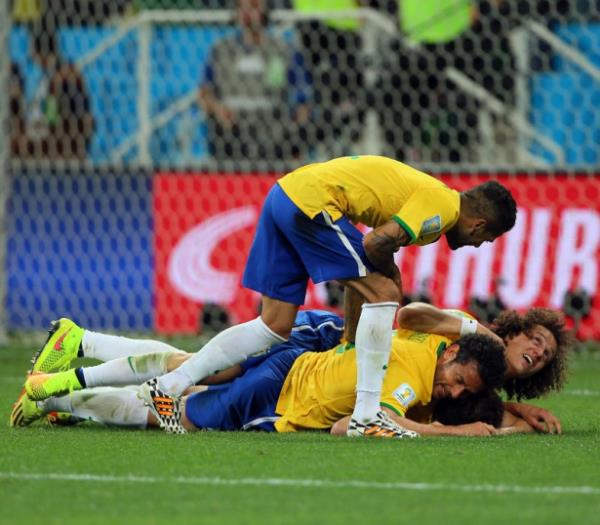 @ Ceyhun Eri en azndan bizi 'Bloklar aras', 'Kollektif futbol' gibi terimlerden kurtard sa olsun.. Olur Ceyhun olur..