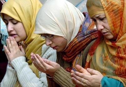 <br><b>32. Peygamberimiz ka yanda iken kendisine fiilen peygamberlik geldi </b></br>  40 yanda.