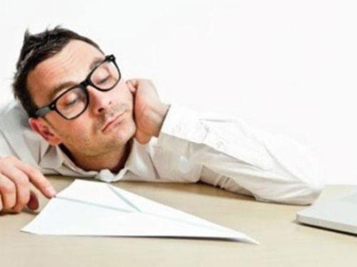 <p><b>ok fazla sklmak </b></p>    Aratrmalara gre, can sknts mrnz ksaltabiliyor. Londra niversitesinin yapt bir almaya gre, ar can skntsndan ikayet edenlerin kalp hastalklarndan lme riski artyor.