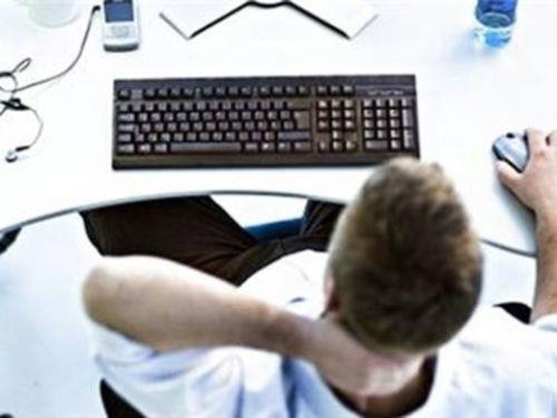 <p><b>Mouse'un sabit tutulmas </b></p>    Mouse'un hep ayn noktada kullanlmas sizi, kas zedelenmelerine daha eilimli biri yapabilir.