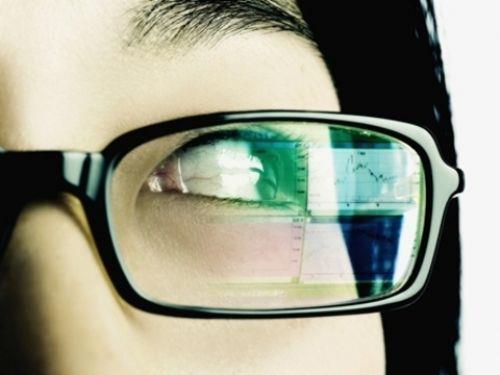 <p><b>Uzun sre bilgisayar ekranna bakmak </b></p>    Srekli ekrana bakan ve odaklanan gzler, saatler boyunca gerekletirdikleri bu yorucu faaliyetin bedelini dyor. Bulank grme, gz kurumas, ba ars ve migren teknolojinin neden olduu rahatszlklardan sadece birka