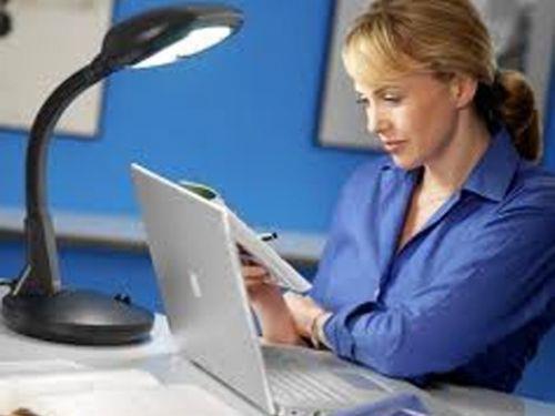 <p><b>Bilgisayar banda fazla vakit geirmek </b></p>    <p>Isnan dizst bilgisayarlarlarn, cilt problemlerine neden olduklar bilinen bir gerek. Ancak New York niversitesinin aratrmalar, dizst bilgisayarlarn masa stnde ya da kucaa bir yastk alp vcutla mesafe artrlarak kullanlmasnn 'ok daha akllca olacan' gsterdi.</p>   Dizst bilgisayarn yayd elektromanyetik nlarn daha ok genital blgede younlamas ve bu cihazlarn yaydklar s miktarnn vcut snn ykseltmesi, erkeklerde ksrla neden olabiliyor. Sperm retiminin vcut ssndan daha dk bir scaklk gerektirmesi, laptop?larda soutucu cihaz kullanlsa dahi erkeklerde reme sorunlarna yol aabildiini ortaya kard.