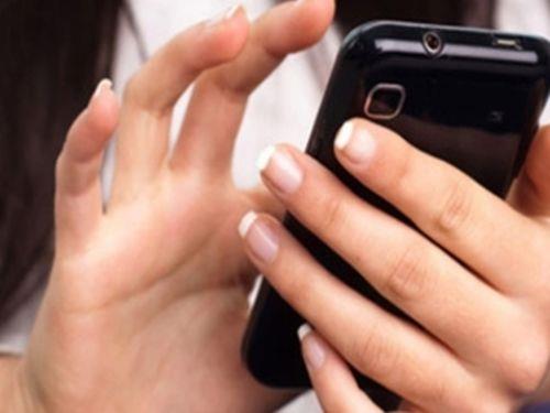 <p><b>Akll telefonlar </b></p>    Mesaj yazmak ya da internete girmek iin ska kullanlan cep telefonlar da kas yorgunluuna davetiye kartan alkanlklardan