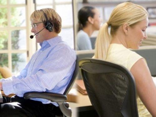 Ofis yaamnn monotonluuna ya da stresli alma koullarna alknsanz, bu koullarn sizi sandnzdan daha abuk "ldrebileceini" de bilmek isteyebilirsiniz. nlem alnmad taktirde ofis yaamnn "tehlikeli" ynleri, fiziksel ve zihinsel salnz uzun vadede etkileyen tehdit unsurlarna dnebilir.       <p><b>Btn gn sandalyede oturmak </b></p>    Btn gn ofiste oturmak, eklem arlarnn yan sra "erken lmn" nedenlerini de beraberinde getiriyor. Mayo Clinic'de Profesr olan James Levin'e gre, 150 yl ncesine kyasla gnde 1500 kalori daha az harcyoruz. Bu da ylda 5 kg almak demek. Ancak hareketsizliin tek olumsuz yn obezite deil; kas ve iskelet sistemi bozukluklar, diyabet, kanser ve kalp hastalklarna yakalanmada yksek risk altndasnz.