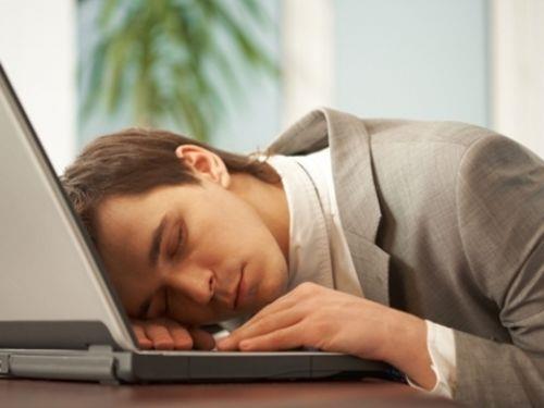 <p><b>Fazla miktarda a maruz kalmak </b></p>    Ar aydnlatma gnlk ba arlarndan fazlasna neden olabilir. Vcudumuz, ar miktarda aydnla da karanlk muamelesi yaparak vcudun doal dengesini bozar. Bunun neticesi de, ar yorgunluk, stres, yksek tansiyon ve kanser riskinin artmas olarak karmza kar.