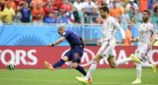 Sneijder, "Bir de ben ataym lan nolur." der gibi pas vermedi ut ekti. Adam bildiin Trk olmu.