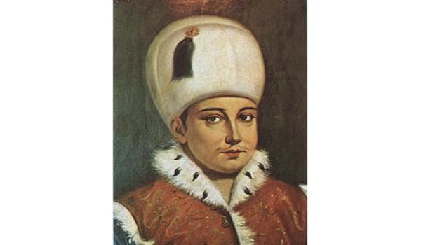 <b>Osmanlı tarihinde isminden en çok bahsedilenlerden biri olan II. Osman</b> (Genç Osman (1618-1622) amcası I. Mustafa'nın tahttan indirilmesi üzerine padişah oldu. Osmanlı padişahlarının en şanssızlarından biriydi. Yenilikçiydi ve bu nedenle de çok eziyetler çekti. Yeniliği istemeyen devlet erkânı ile başa çıkamadı ve hacca gitmek istemesi bahane edilerek kayınpederi de olan Şeyhülislâm Esat Efendi'nin "Padişahların hacca gitmesine gerek yoktur" fetvası üzerine yeniçeriler ayaklandı.