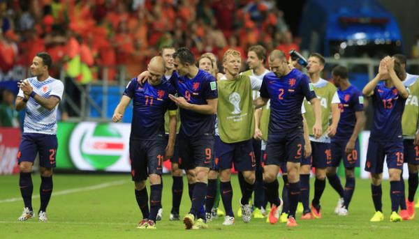 <b>As gazetesi:</b> "Tamamen bitmiler" balnda baarlarla dolu neslin tkeniini yazd.