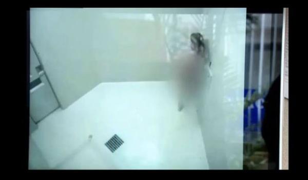 31 yandaki Gentry, kendini hcrenin dier kesine atarak kayor.