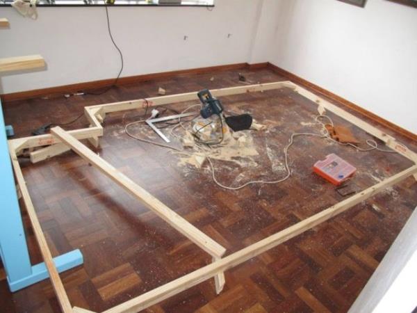 ngiltere'de yaayan gen mimar da buradan hareket ederek 1+0 dairesini hem gzel bir ofise hem de yatak odasna evirdi.