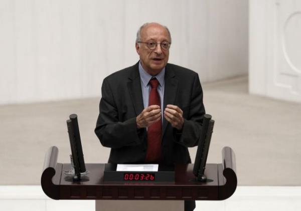 CHP zmir Milletvekili ve AHM yargc Rza Trmen?in ismi de seslendiriliyor. Rza Trmen'in HDP'lilerin oyunu da alabilecek isim olarak CHP'de n plana kt.