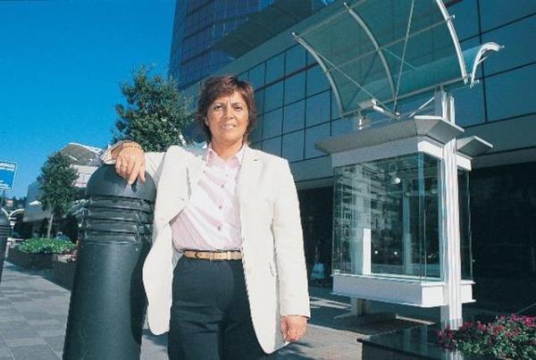 <p><b>49- Zeynep Akdilli Oral </b></p>  <br>Akmerkez Gayrimenkul Yatrm Ortakl Genel Mdr </br>  <br>Ciro (Milyon TL): 8 </br>  <br>stihdam: 95</br>