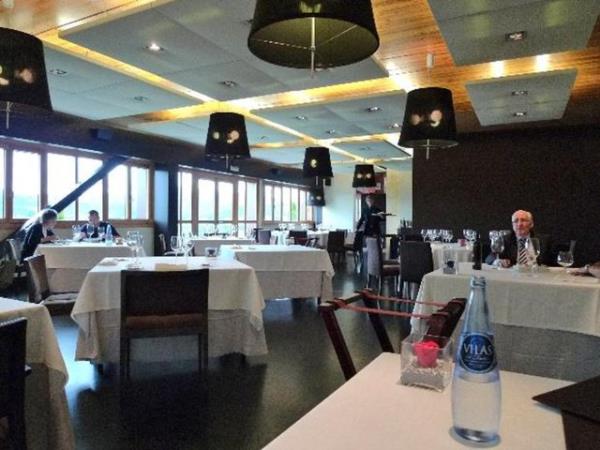 26  Azurmendi-spanya