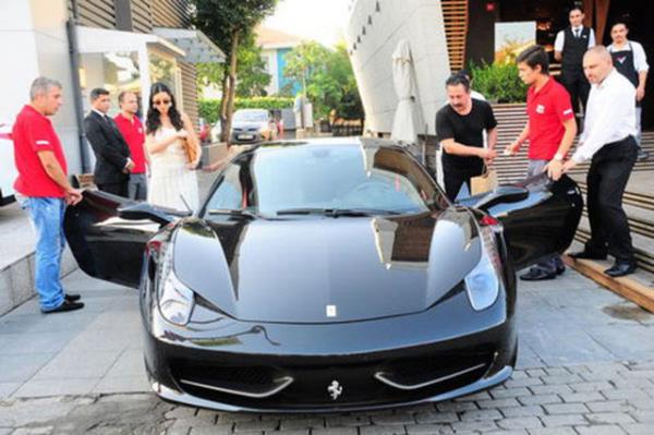 Ferrari F12 Berlinetta 900 bin TL